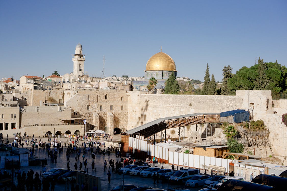 Israel Lies… Westerners Back and Repeat the Lies